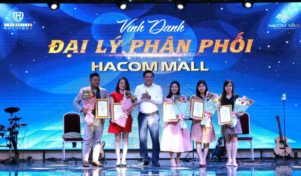 Hacom Mall tổ chức sự kiện bốc thăm may mắn với tổng giải thưởng 2 tỷ đồng.