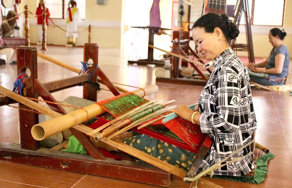 Làng dệt Mỹ Nghiệp  tinh hoa thổ cẩm 